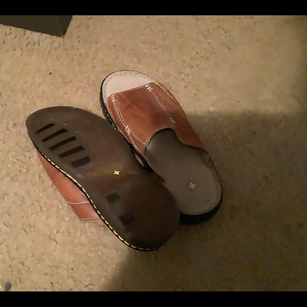 Women’s size 8 Dr Martens slip on sandals